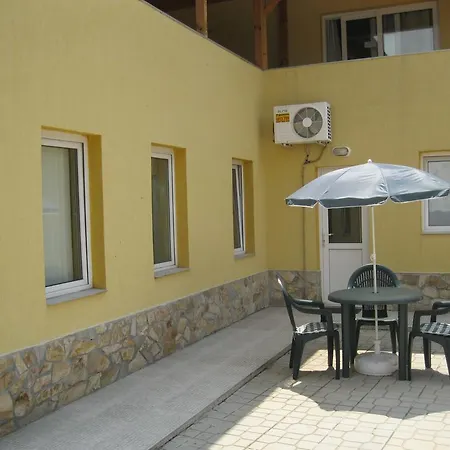 Apartment & Garden
